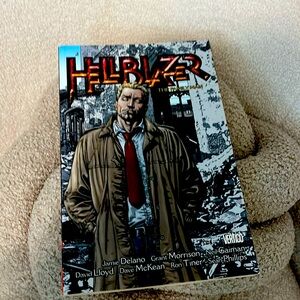 John Constantine HellBlazer the family Man paper back
